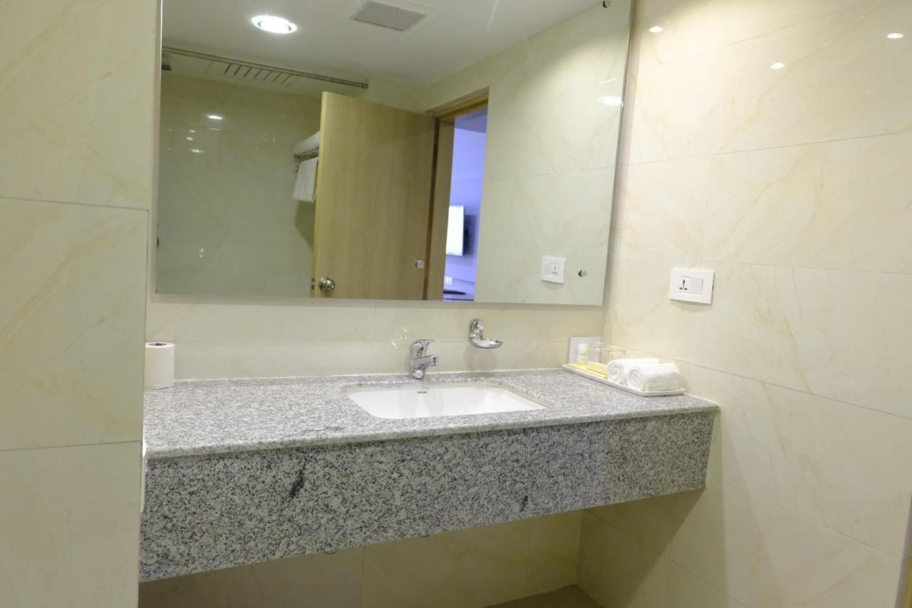 Hotel Nirvana By Luxury International Paklihwa Екстер'єр фото